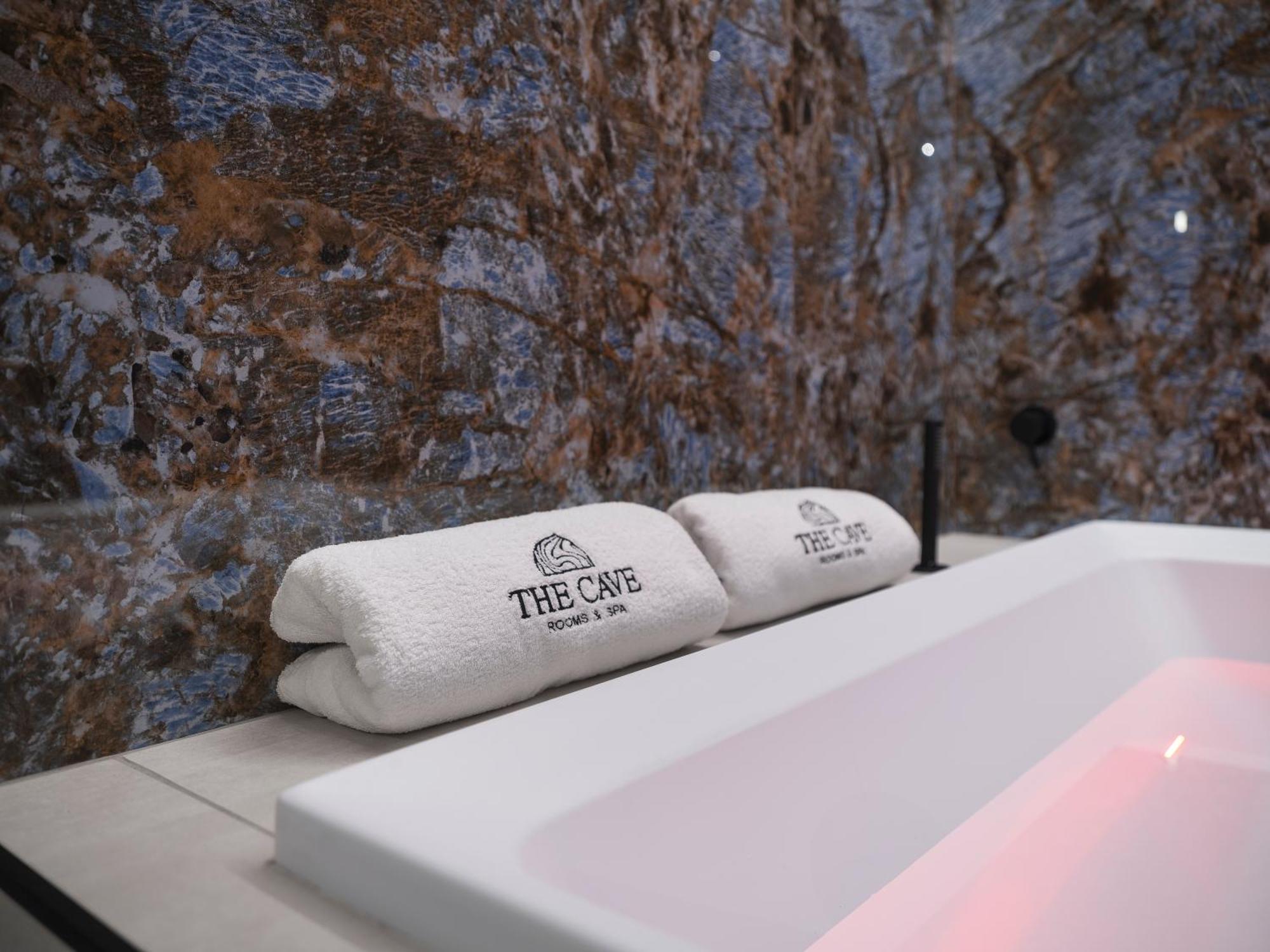 The Cave Suites Spa Вьесте Экстерьер фото